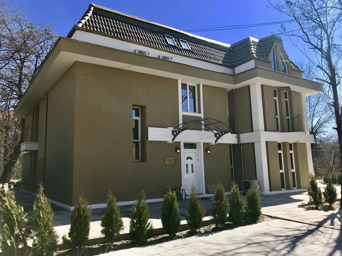 Family Hotel Garden Kurdzhali Exterior photo